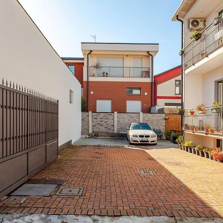 A Home Away From Home By Alex Busto Arsizio Esterno foto